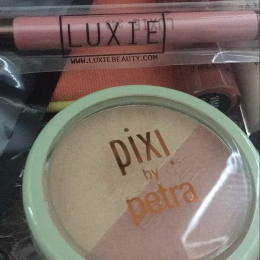 ❌❌❌SOLD❌❌❌ Assorted High End Cosmetics Lot - Picture 6 of 8